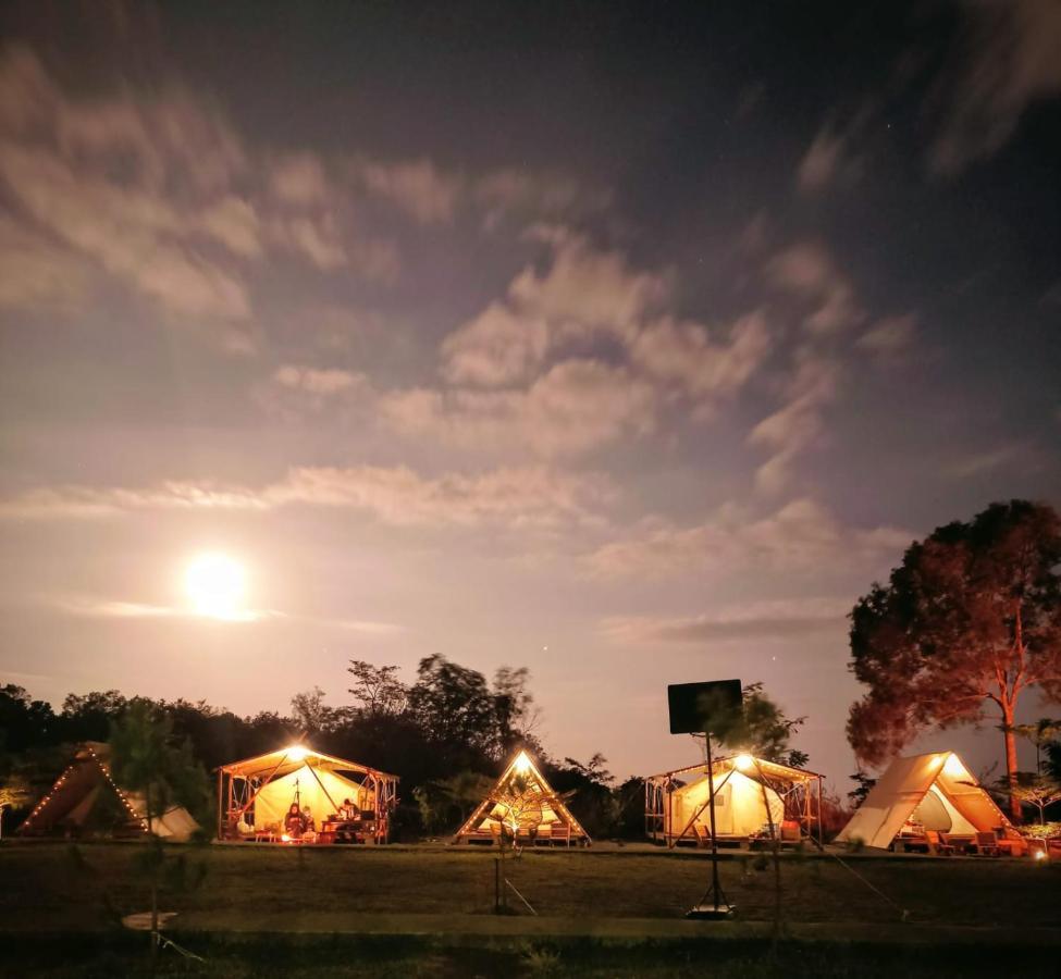 Wawowow Hotel Tomohon Bagian luar foto