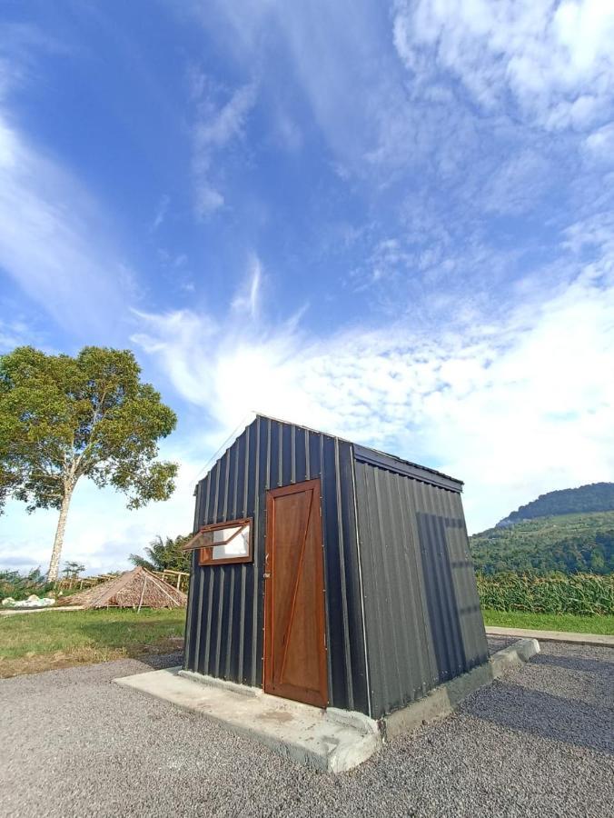 Wawowow Hotel Tomohon Bagian luar foto